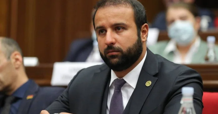 Paşinyanın partiyası deputatı sıralarından xaric etməyə hazırlaşır