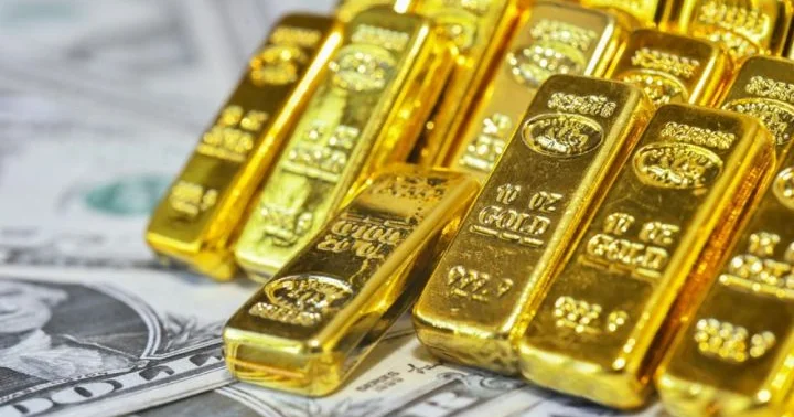 Qızıl güclü dollar və yüksək faiz gözləntiləri fonunda ucuzlaşır