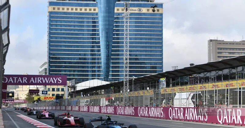 Пилот Rodin Motorsport победитель первой основной гонки Формулы 2 ОБНОВЛЕНО