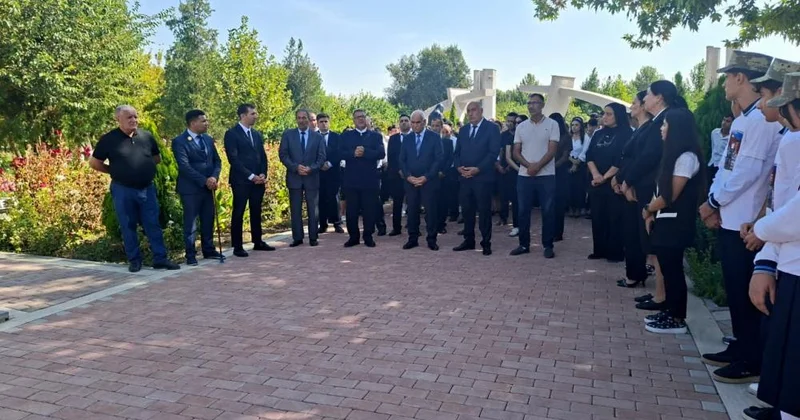 YAP Şərur rayon təşkilatı 27 Sentyabr Anım Günü münasibətilə Şərur rayon şəhidlər xiyabanını ziyarət edib