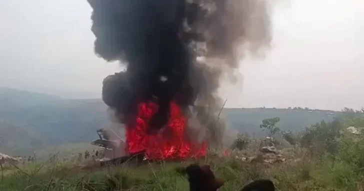 В ДР Конго при крушении военного самолета погибли 13 человек
