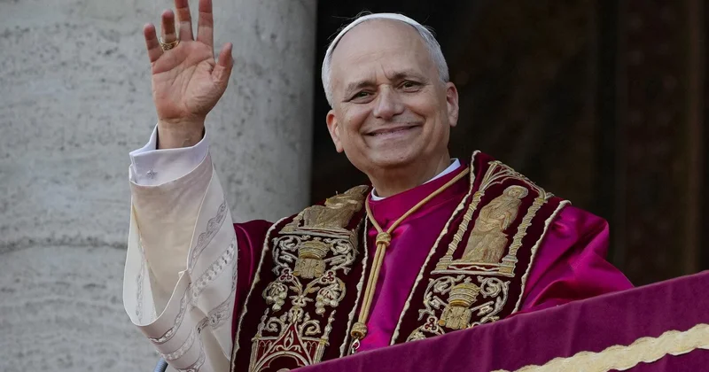Papa XIV Leon Fransaya səfərə başlayıb