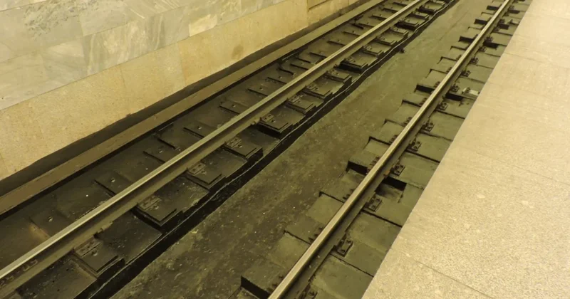 Bakı metrosunda HƏYƏCANLI ANLAR
