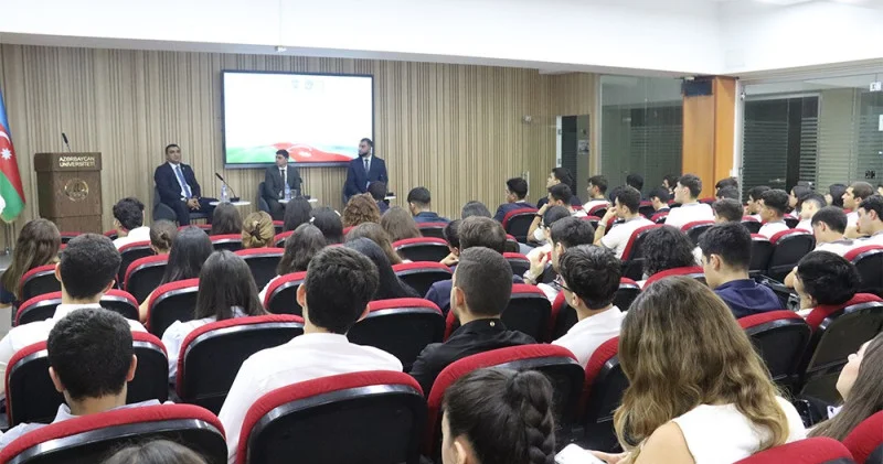 Azərbaycan Universitetində Vətən müharibəsi qazisi ilə tələbələrin görüşü olub