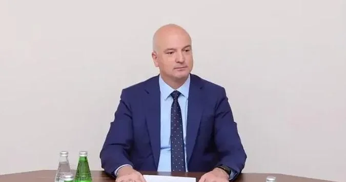 Köhnə nazir yeni naziri belə təbrik etdi FOTO