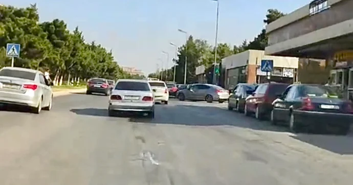 Sumqayıtda sürücüləri silkələyən yol: Maşınlar hoppana hoppana keçir VİDEO