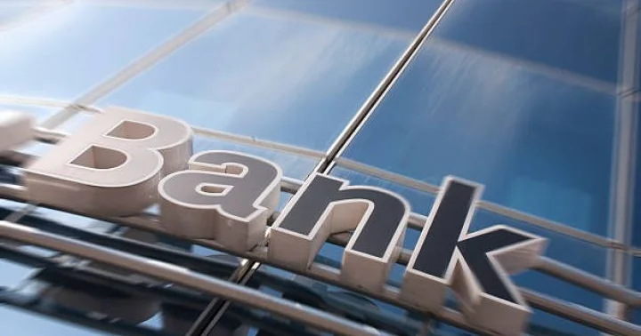 Əhalinin banklara 15 milyard manat borcu var 1 milyard manata yaxın kredit batır