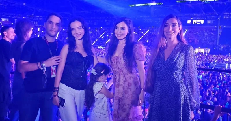 Prezidentin qızları Keti Perri konsertində!