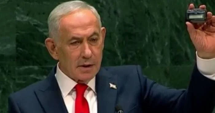 Netanyahudan heyrətləndirən hərəkət: BMT kürsüsünə onunla çıxdı