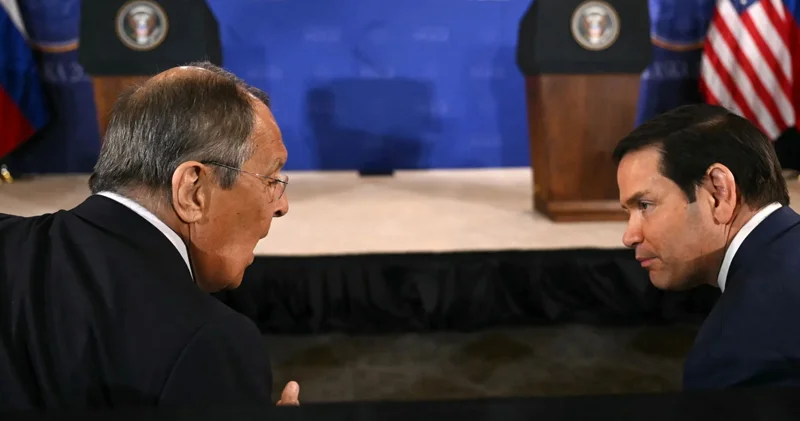 Trampı Rusiyaya sanksiyalar tətbiq etməyə kim inandırıb? Bloomberg