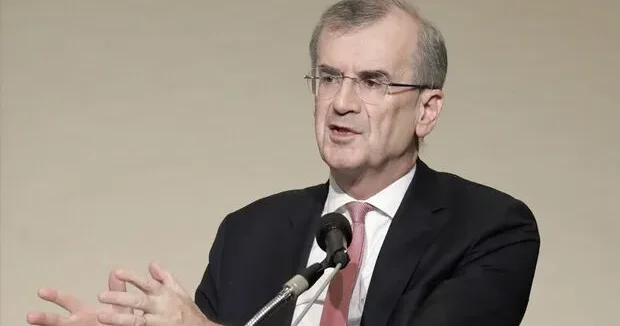 Ölkə büdcə kəsiri səbəbindən borc boğulması təhlükəsi ilə üz üzədir Fransa rəsmisi