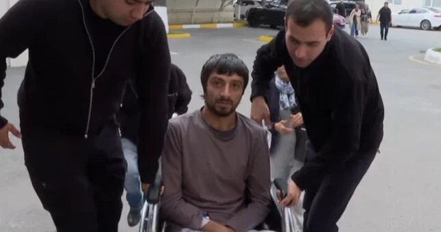 “Xəstəxana 3 aydır əlil arabasında olan qardaşımı qəbul etmir” Video