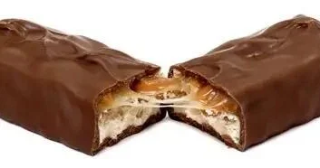 Bakıda Snickers in içindən qurd çıxdı RƏSMİ REAKSİYA