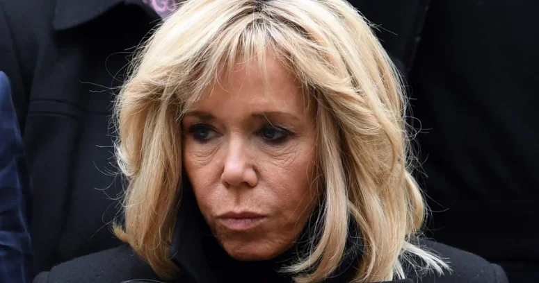 Жена Макрона оказалась зарегистрирована под мужским именем Minval Politika