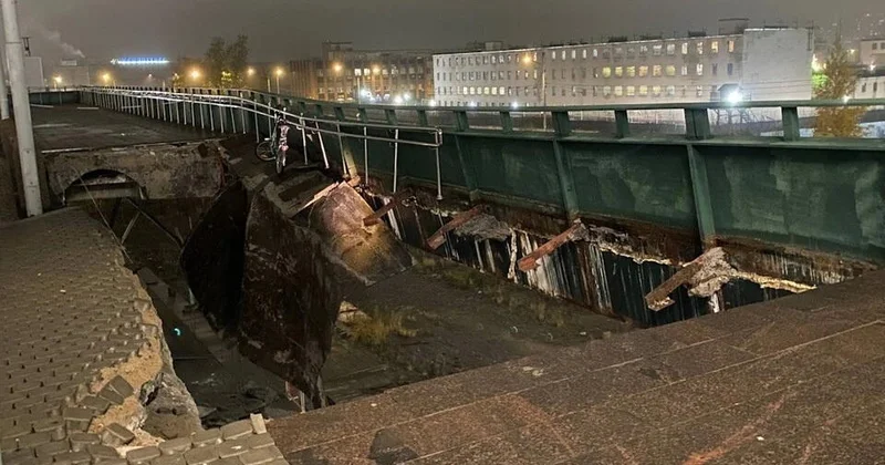 В Петербурге частично рухнула крыша вокзала ВИДЕО
