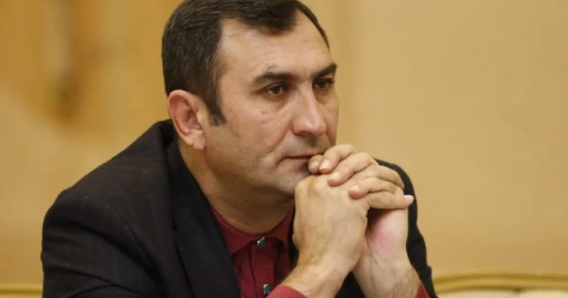 Saxlanılan vəkilin daha bir görüntüsü