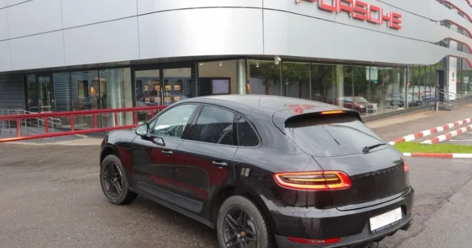 Lüks markanın enerjisi tükənirmi? Porsche gəlirində tarixi çöküş