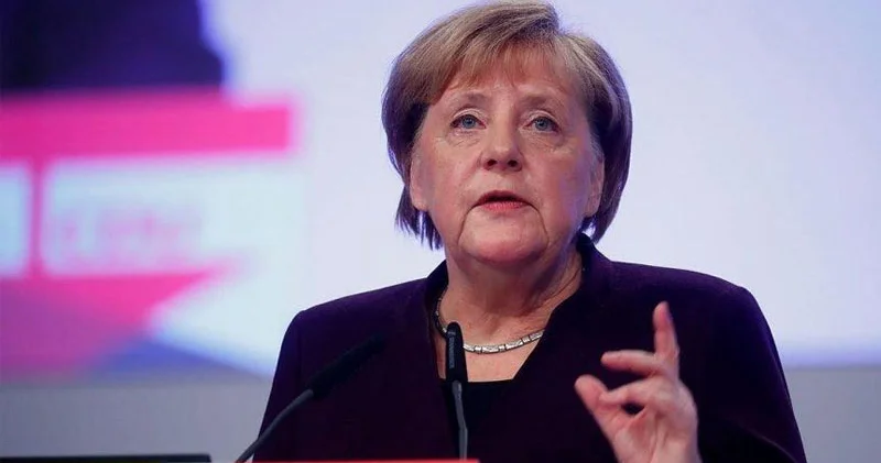 Merkel Krımın ilhaqı zamanı Ukraynadan müqavimət göstərməməyi xahiş edib