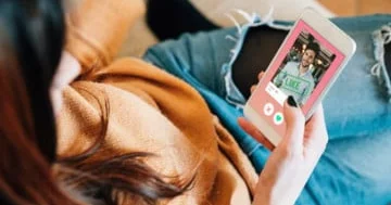İnsanlar niyə onlayn tanışlığı seçirlər?