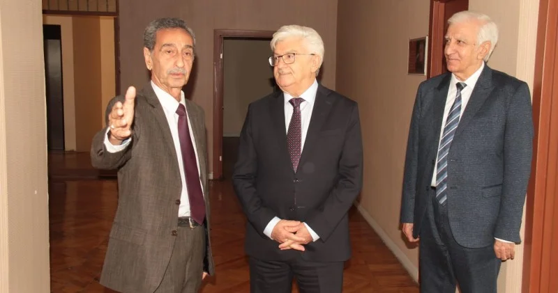 Vahid Novruzov teatr xadimləri ilə görüşdü FOTOLAR