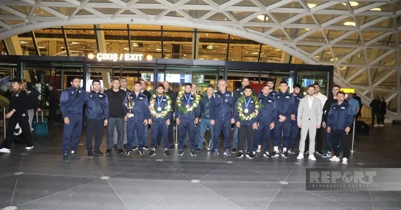Azərbaycanın yunan Roma güləşçiləri Vətənə qayıdıblar FOTO