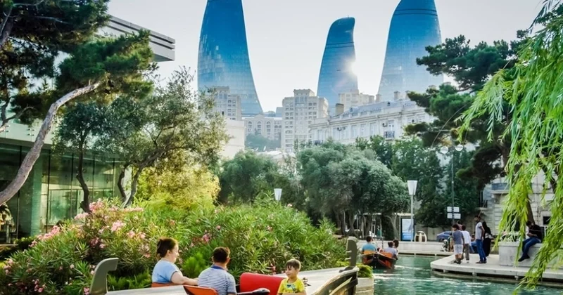 Azərbaycana yay mövsümündə gələn turistlərin sayı 5 % dən çox azalıb