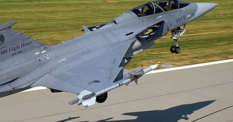 Зеленский рассказал, когда первые Gripen появятся в Украине