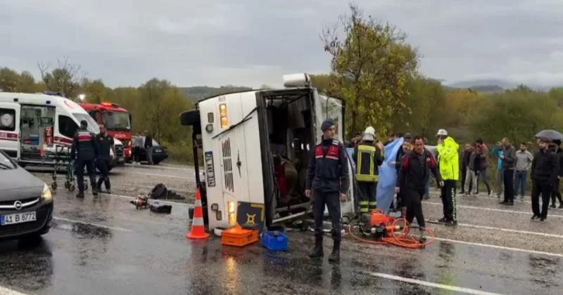 Türkiyədə mikroavtobus aşıb, ölən və yaralananlar var