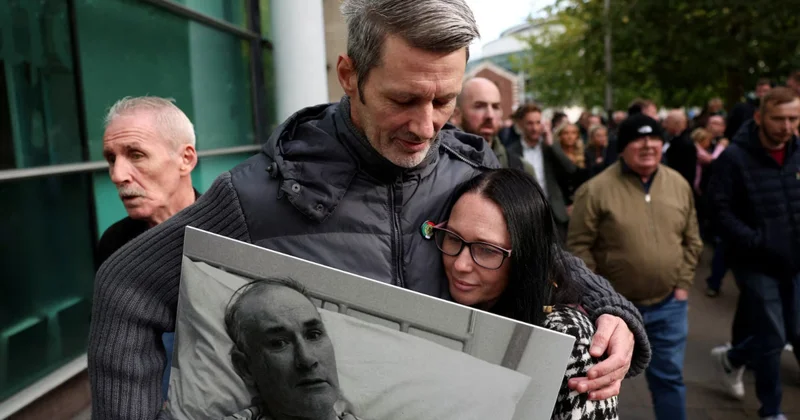 Суд оправдал британского офицера, который убил ирландских демонстрантов объектив