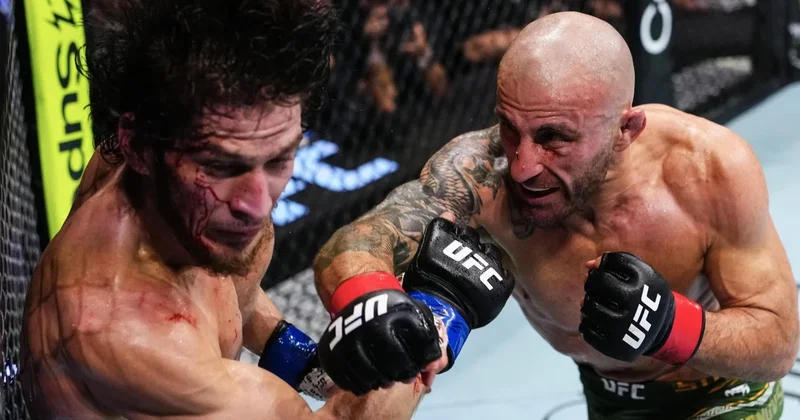 Volkanovski “UFC 333”də Evloyevi nokautla məğlub edərək tarixə düşüb VİDEO