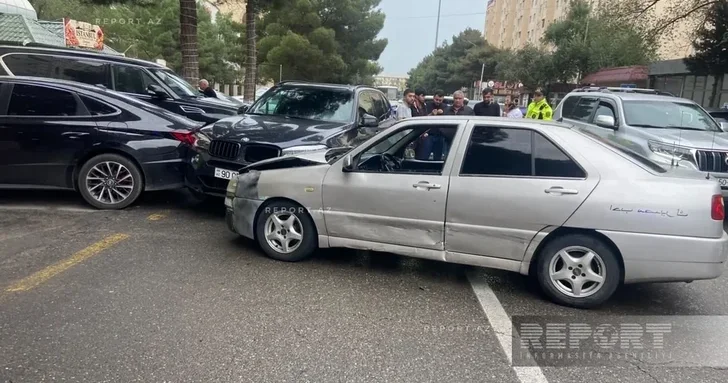 В Сумгайыте произошло массовое ДТП: серьёзно повреждены пять автомобилей