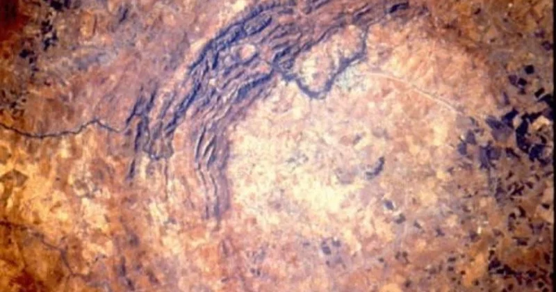 Yerə 2 milyard il əvvəl düşən asteroid Kraterin ölçüsü Azərbaycan boydadır