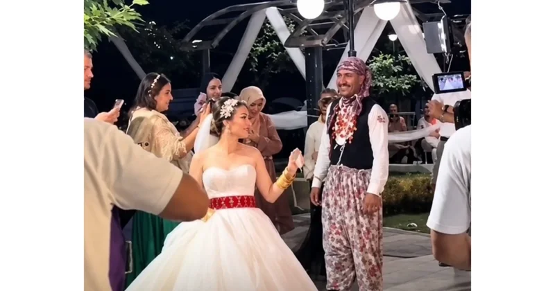 Gəlin toyda bəyi xalta ilə gəzdirdi (Video)