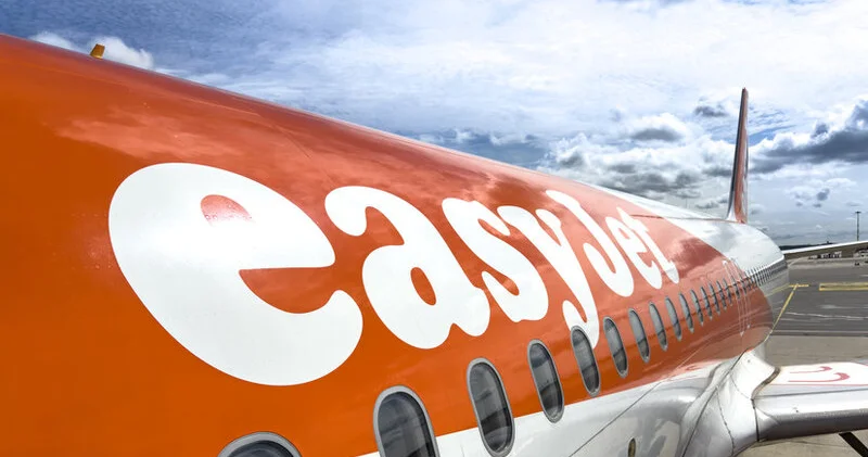 Təcili siqnal verən easyJet təyyarəsi Londonda eniş edib