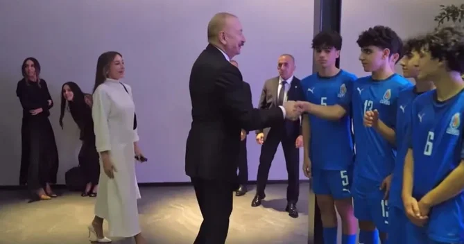İlham Əliyevlə gənc futbolçular arasında maraqlı dialoq