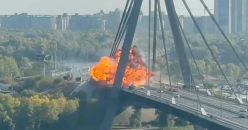 Rusiya hərbçiləri Zaporojye yaxınlığında asma körpüyə zərbə endirdi