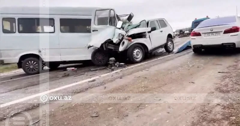 Ağcabədidə mikroavtobusla Niva toqquşdu: Xəsarət alanlar var VİDEO