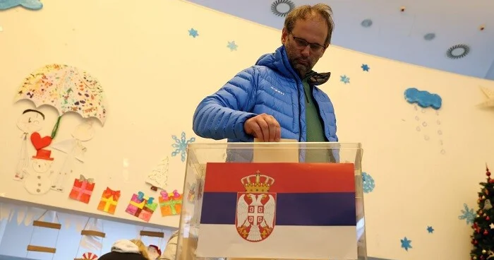 Serbiyada seçkilər: Vuçiç “Tələbələr”ə qarşı