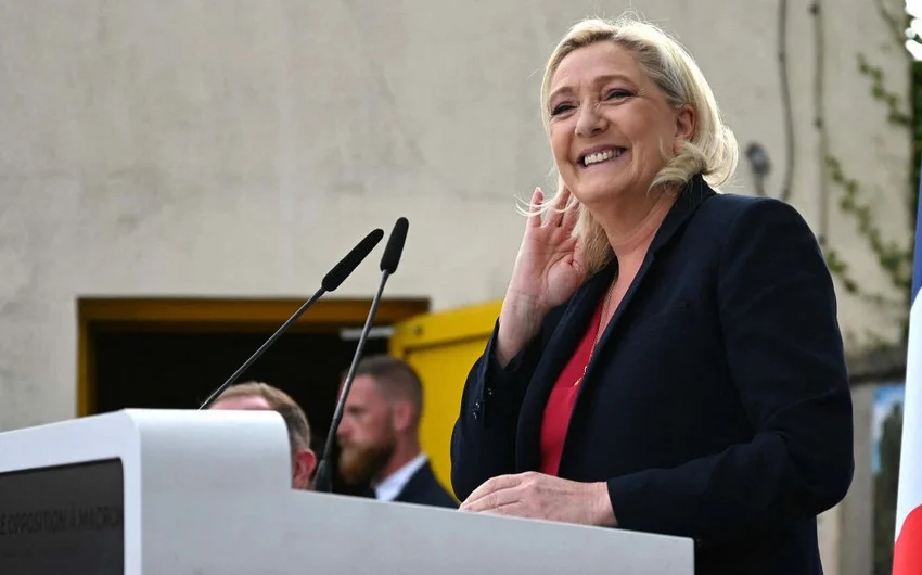 Le Pen Fransa hökumətini dəstəkdən məhrum etməklə hədələyib Azərbaycanda özəl xəbərlər, araşdırmalar, təhlillər və müsahibələrin tək ünvanı