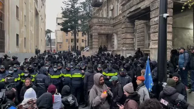 Tbilisidə gərginlik: Polis küçələri bağladı VİDEO