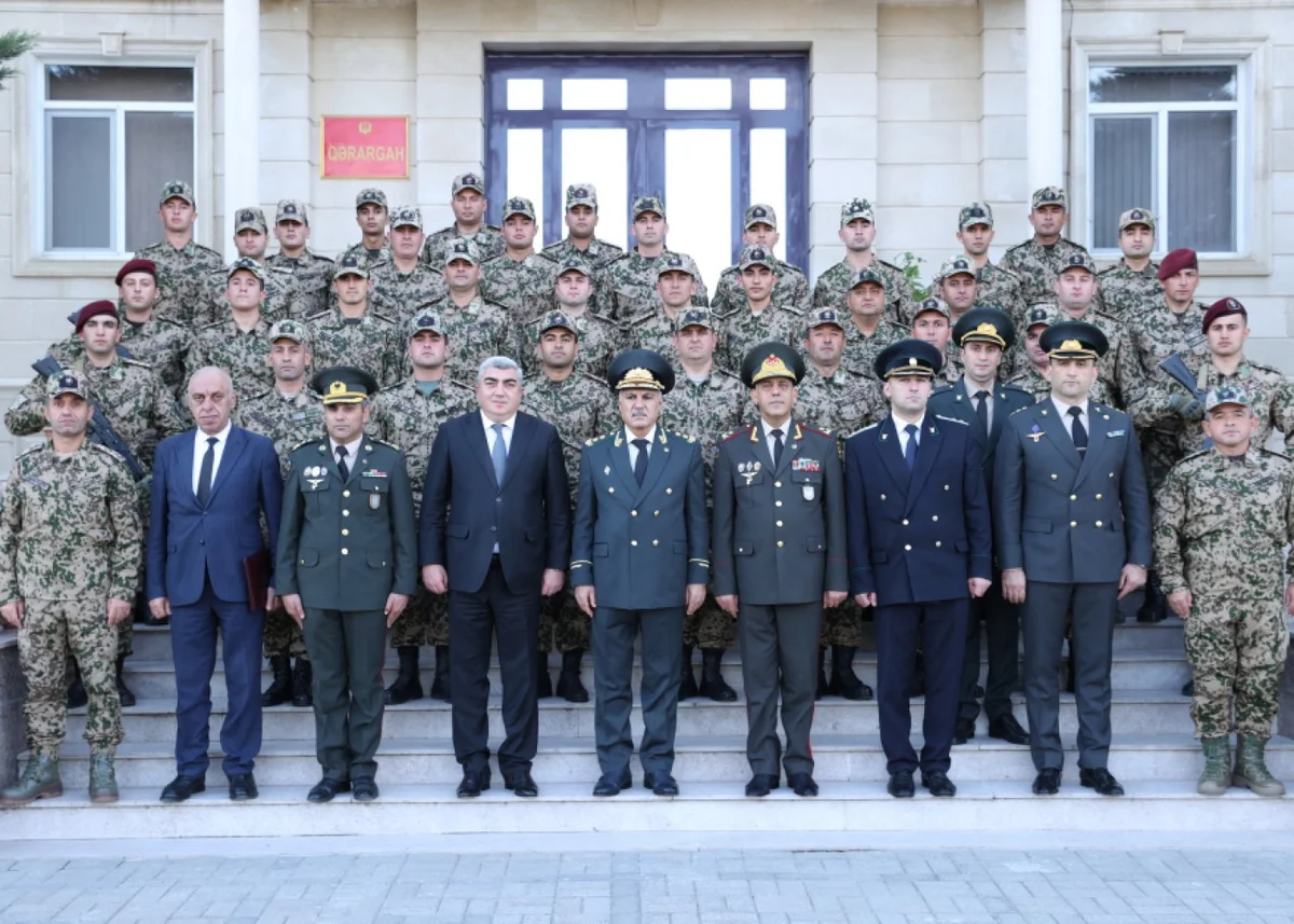 Xanlar Vəliyev Daxili Qoşunların hərbi qulluqçuları ilə görüşdü FOTOLAR