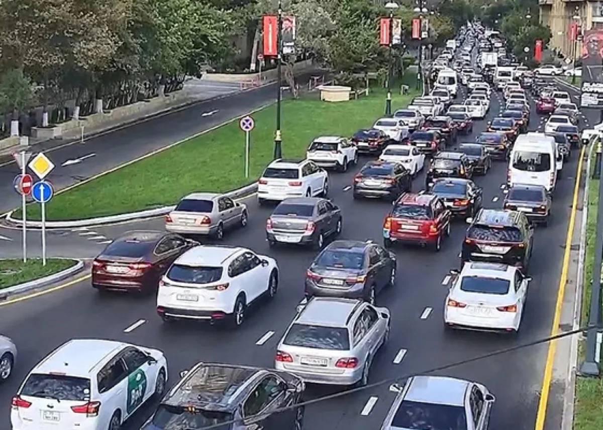 Bakı yeni həftəyə tıxacla başladı SİYAHI