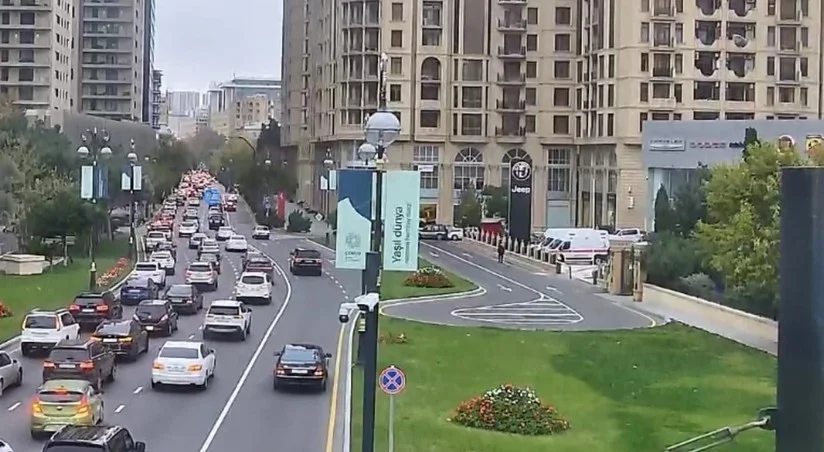 Bakının bir sıra yollarında tıxac var SİYAHI
