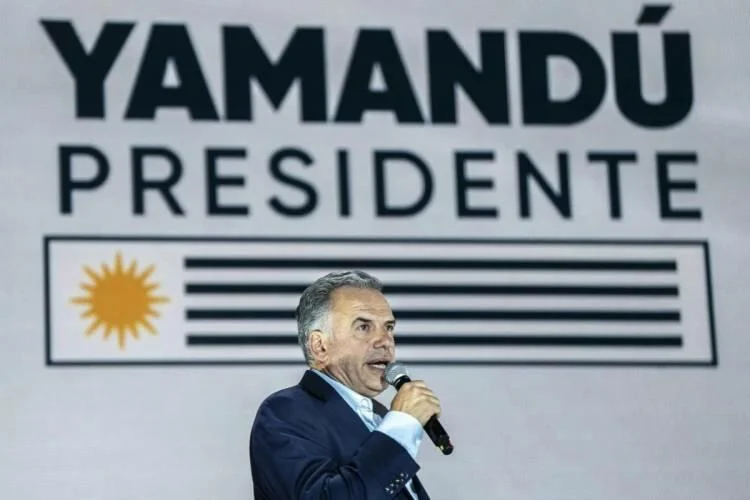 Tarix müəllimi prezident oldu: Cəmiyyəti tamamilə dəyişəcəm!