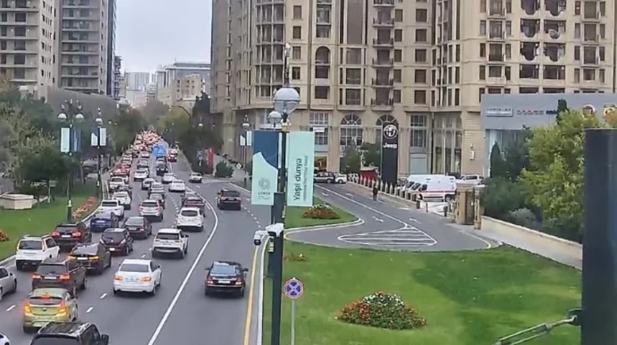 Bakının bir sıra yollarında tıxac var SİYAHI