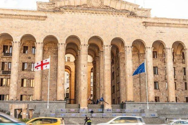 Gürcüstanda yeni parlament işə başladı: Hökumət istefa verdi