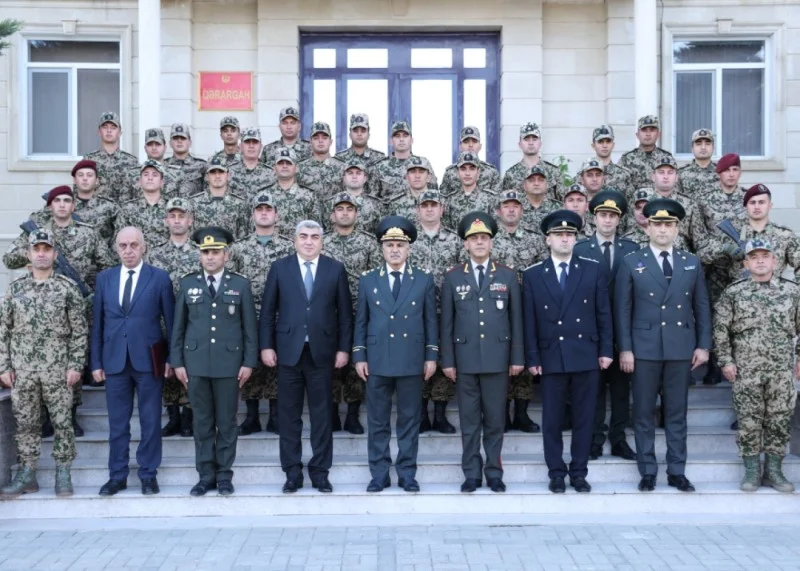 Xanlar Vəliyev Daxili Qoşunların hərbi qulluqçuları ilə görüşdü