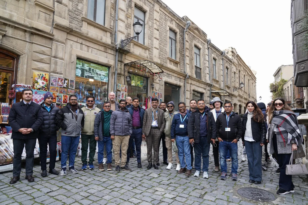 COP29 çərçivəsində xarici media nümayəndələri İçərişəhəri ziyarət edib FOTO