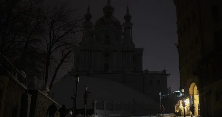 Жители пяти украинских областей остались без света