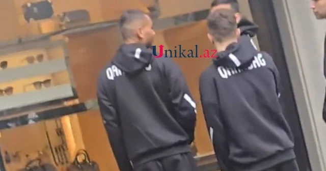 Qarabağ ın futbolçuları Neapolda alış veriş edərkən görüntüləndilər VİDEO